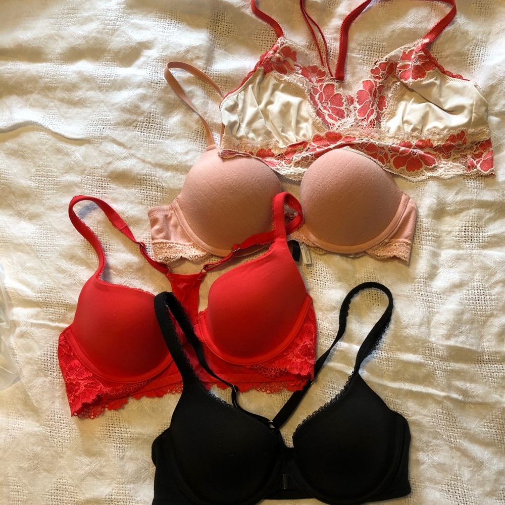 2 Victory’s Secret and 2 Adore Me bras.